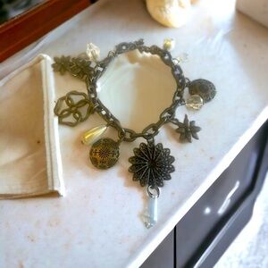 🍓 Vintage‎ gun metal charm bracelet